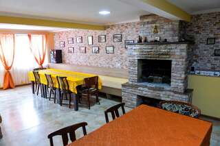 Гостевой дом Orange Guesthouse Кутаиси Семейный номер с ванной-4