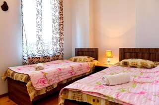 Гостевой дом Orange Guesthouse Кутаиси Бюджетный двухместный номер с 2 отдельными кроватями-3